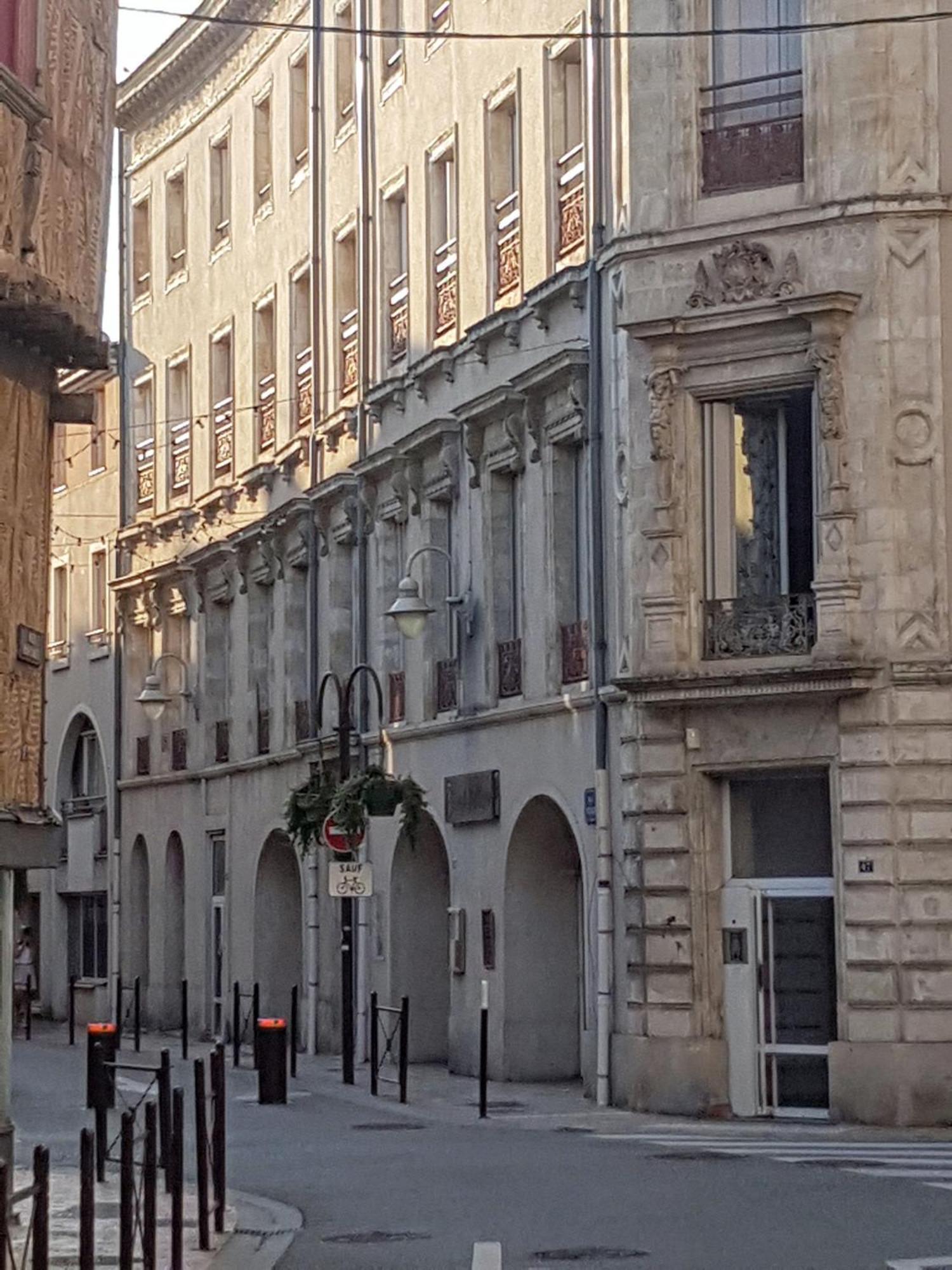 Apartamento T1 Bis - Centre Historique-tres Calme-terrasse